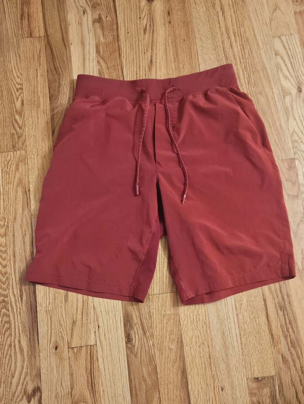 Lululemon T.H.E. Shorts Mens Size Small EUC